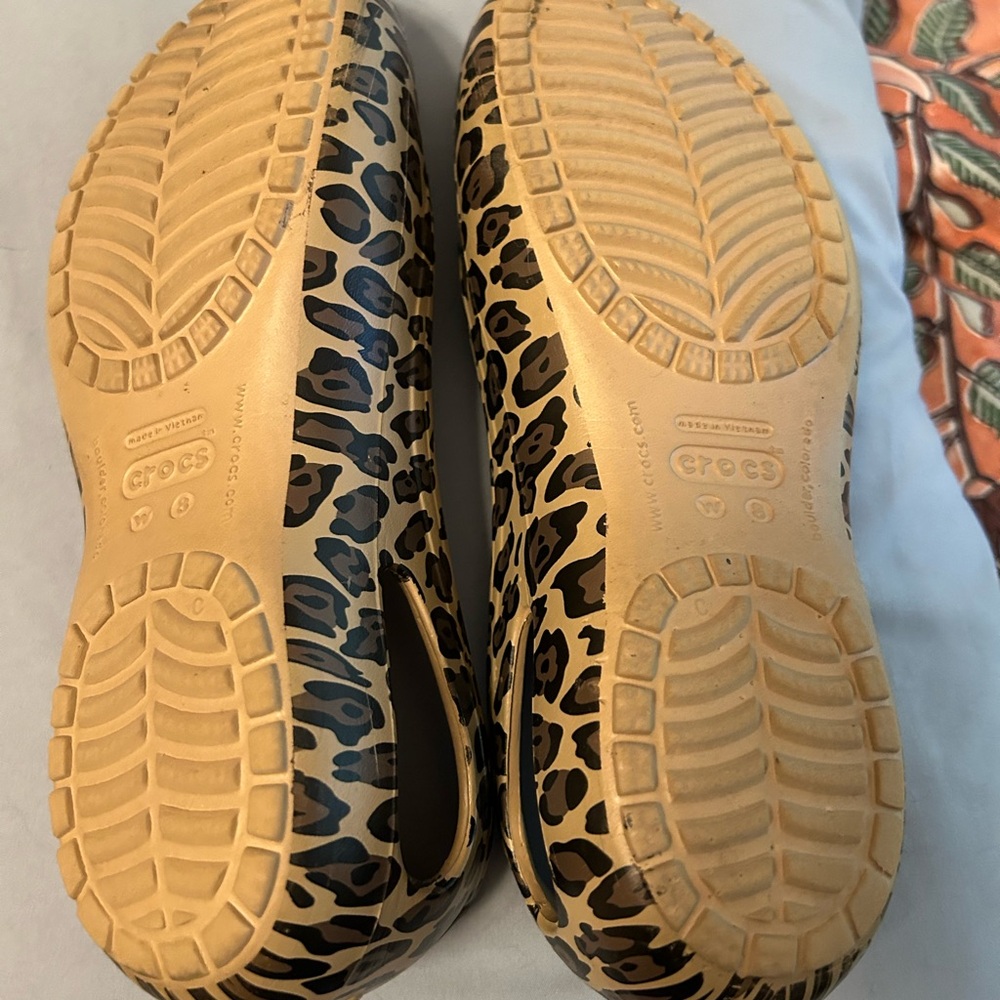 Crocs! Leopard Print Size 8 - image 2